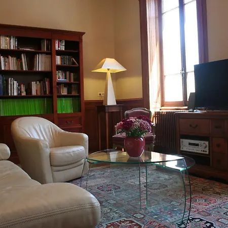 לינה וארוחת בוקר Le Clos Des Noyers 3*